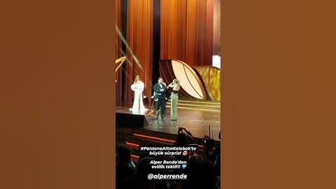 Alper Rende ödül aldığı sahnede evlilik teklif etti... Evet yanıtını aldı #PanteneAltınKelebek