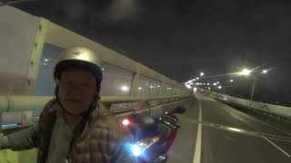 1071113新北環快老先生騎機車上快速道路請警察護送下去