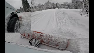 Plowing snow with Lada Niva | Очистка снега отвалом Уникар на Ниве | Schneeräumung mit Niva