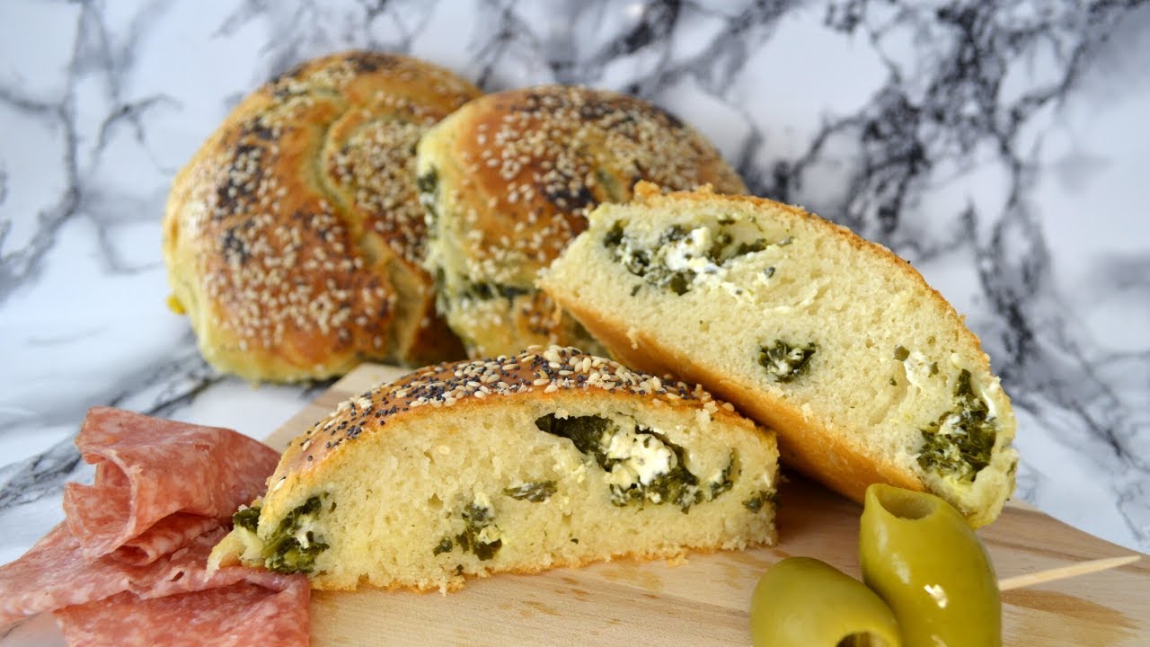 Morbidissimi panini farciti con formaggio feta e spinaci. Perfetti per un aperitivo!
