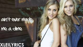 Video-Miniaturansicht von „Maddie & Tae - Girl In A Country Song (Lyrics Video) HD“