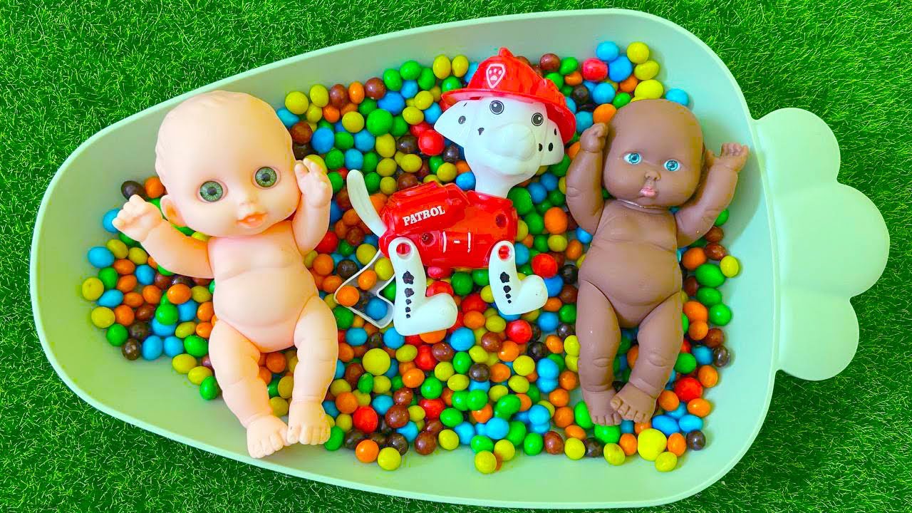 Mixing Rainbow Candy With 2 Baby Doll And Dog In PAW Patrol Magic mixing-rainbow-candy-with-2-baby-doll-and-dog-in-paw-patrol-magic
