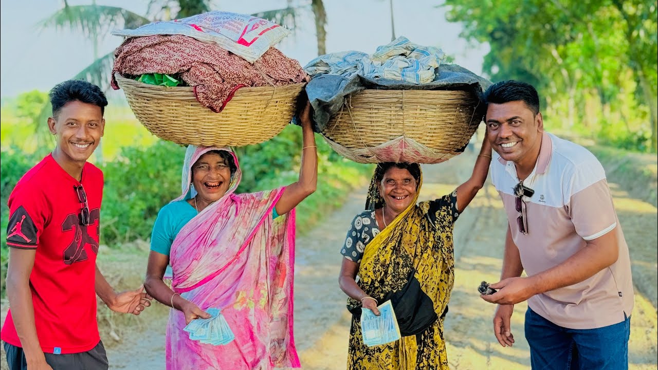 শাক বিক্রিতা দুই চাচি কে খুশি করা হল। 