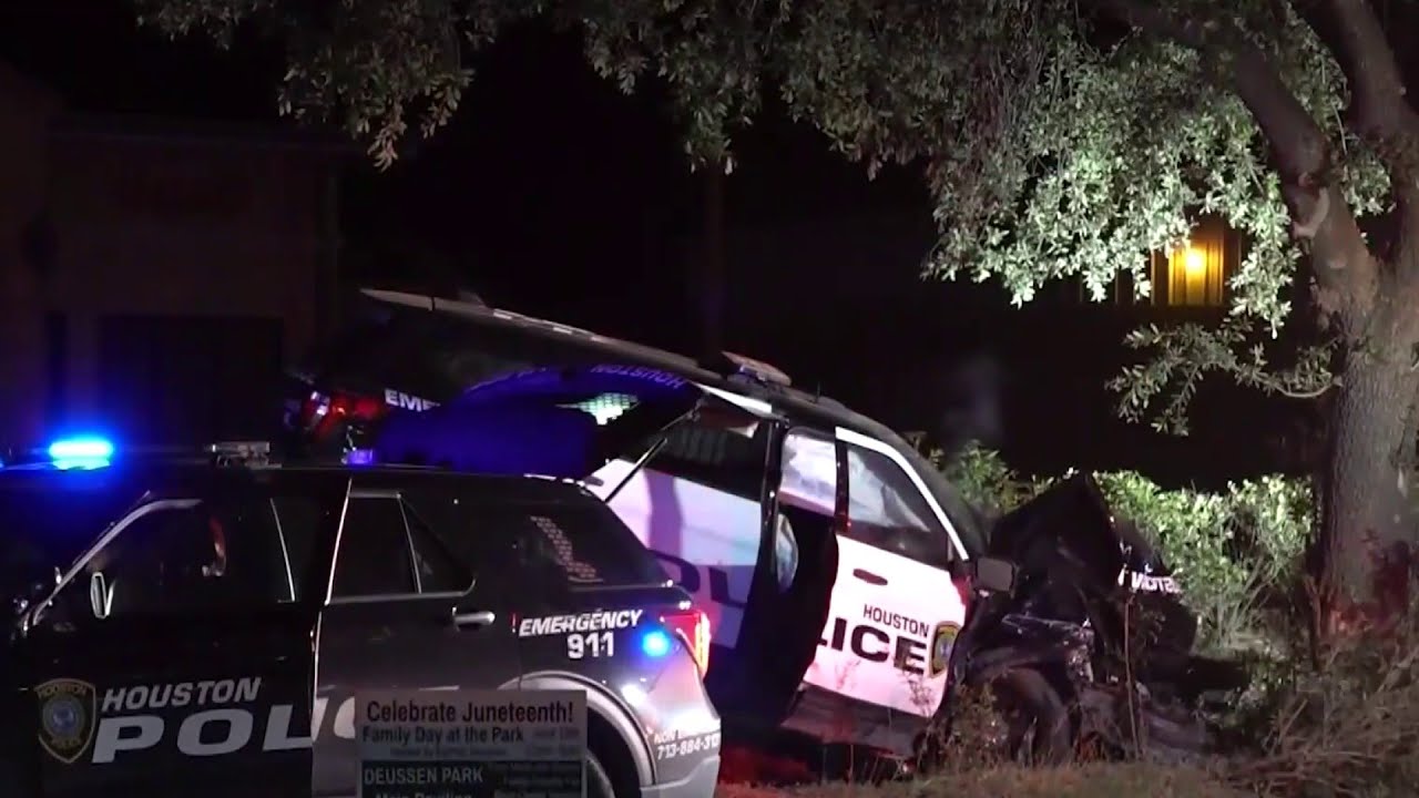 2 HPD Officers Injured in Car Crash While Responding to Fatal Stabbing Incident
