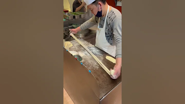 Hand pulled noodles skills at Lanzhou Lamian Noodle Bar In London 🍜 - DayDayNews