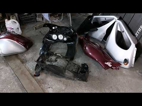 Video: Apakah voltan sepatutnya bateri motosikal?