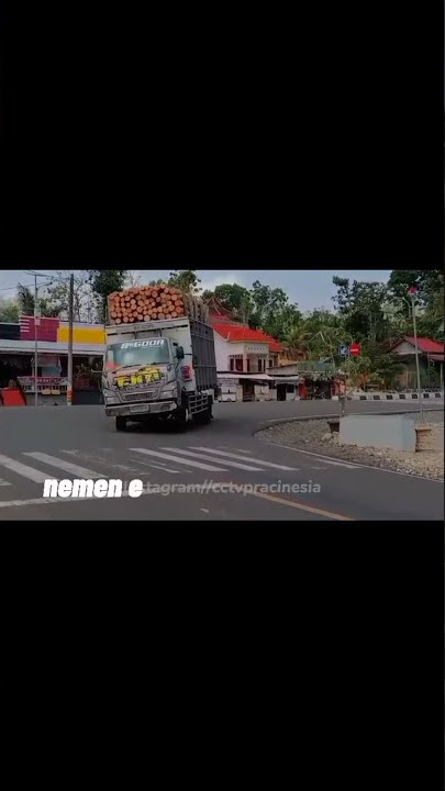 story'wa truk belok miring 🤣