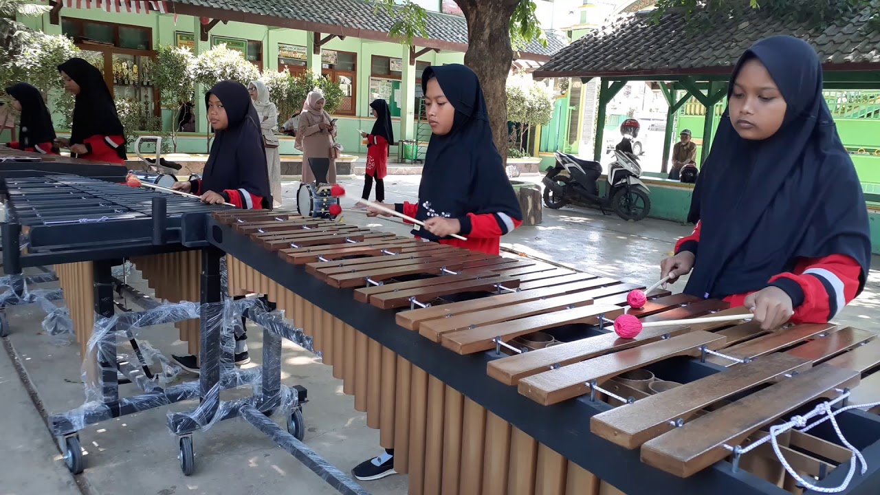 Pit Instrument Marching Band Gita Insani Al imaroh Lagu 2 (Prince Ali) YouTube