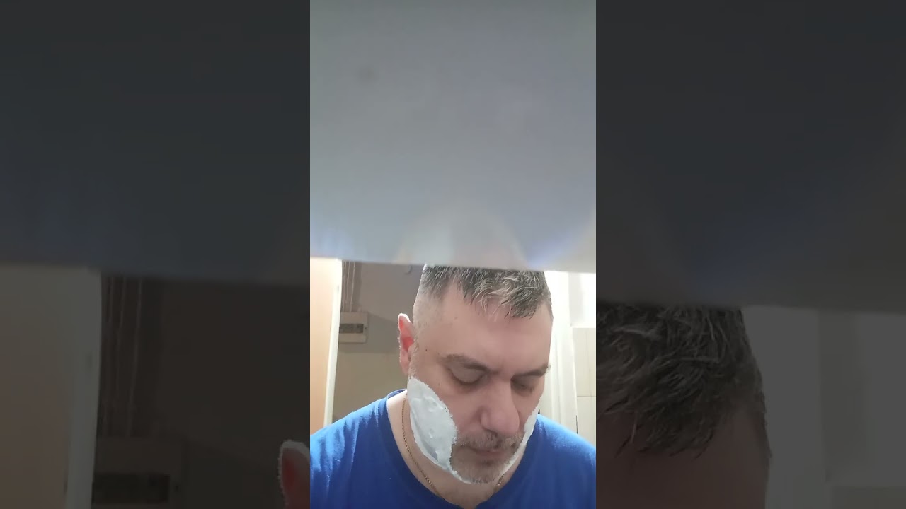 Ξύρισμα με μηχανή τύπου πεταλούδα σαπούνι puros και λεπίδα gillette στην δεύτερη της χρήση