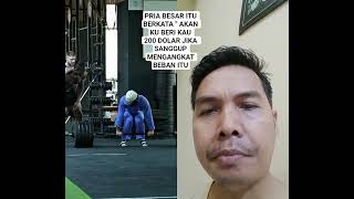 Pria Besar Kalah Taruhan Oleh Cleaning Service