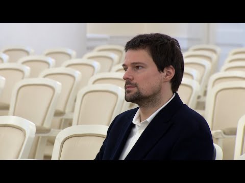 Даниле Козловскому вручили знак и удостоверение заслуженного артиста России