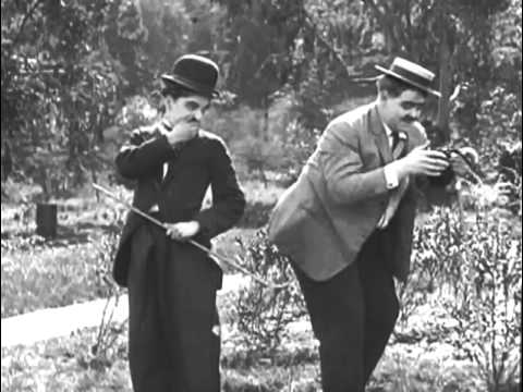 In the Park (1915) - CHARLIE CHAPLIN & EDNA PURVIANCE