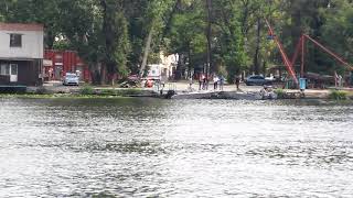 20190725 111529 патрульная лодка полиции врезается в детей на спортивной лодке (2/3)
