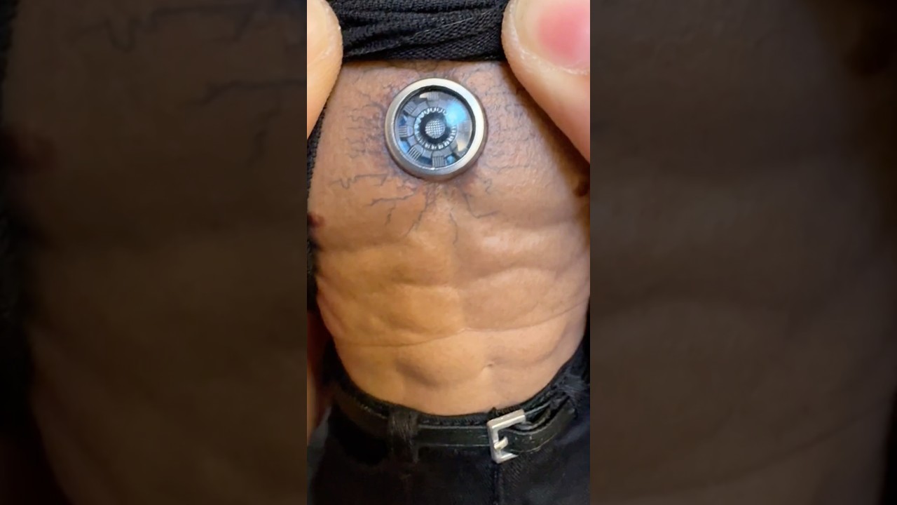 HOT TOYS IRON MAN 2: TONY STARK WITH ARC REACTOR - MMS273 