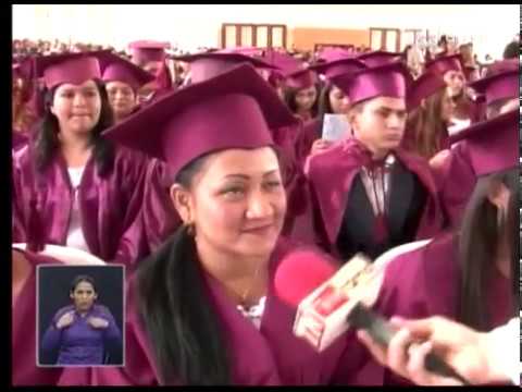 490 estudiantes de bachillerato intensivo se graduaron