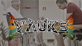 Miniatura del video "Vauks Feat. Gloria - Zato Se Čuvaj (Official Video)"