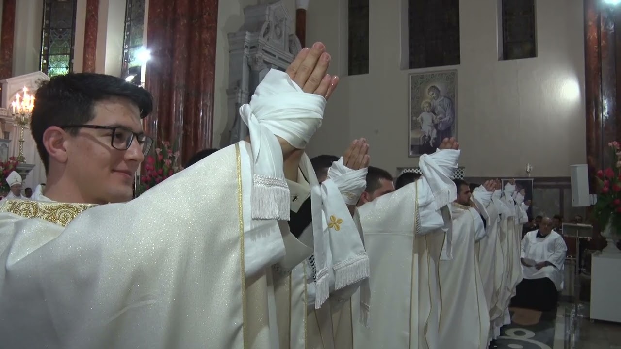 Dom Fernando Saburido ordenou, à noite, dez novos padres para a Arquidiocese de Olinda e Recife