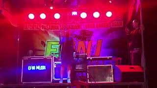 Cinta Segi Tiga...by Via Amoy