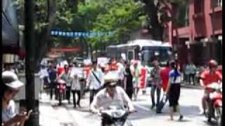 Viet Nam Bieu tinh ngay 19-6-2011.mpg