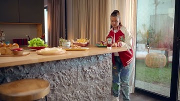 Football skills with a bottle of ketchup - Heinz Make Plays