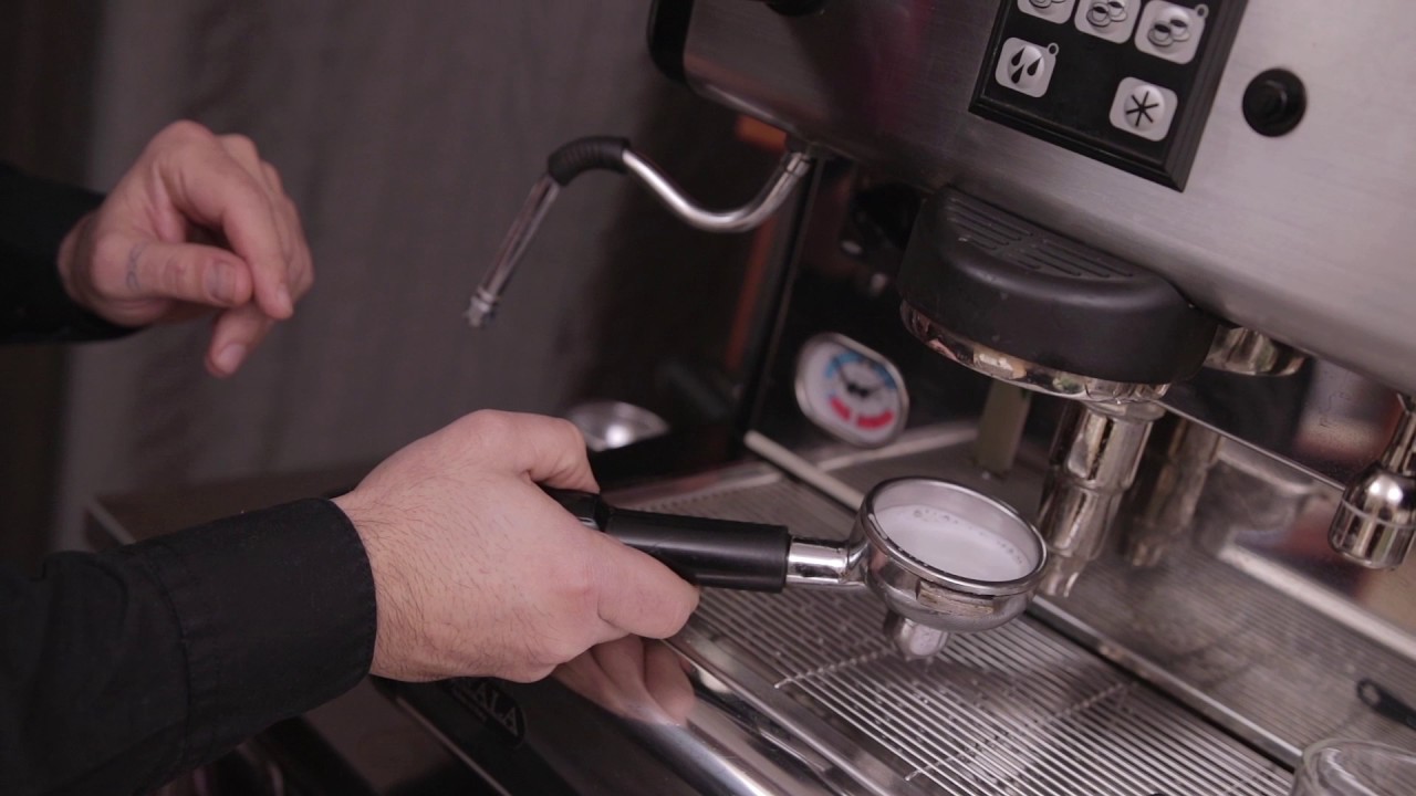 PULIZIA CON IL FILTRO CIECO - Scuola del Caffè Demar Caffè 