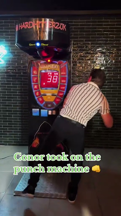 Conor McGregor vs. Punch Machine 👊
