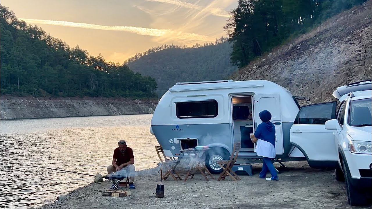 НАШ ПЕРВЫЙ ЛАГЕРЬ НА ОЗЕРЕ С КАРАВАНОМ Тихое место наедине с женой - YouTube