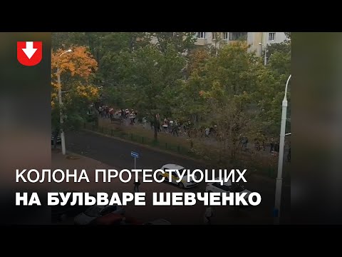 Большая колонна людей