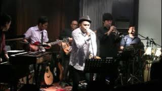 Glenn Fredly ft. Indra Lesmana & Kyriz Boogiemen - Bento @ Mostly Jazz 03/12/11 [HD]