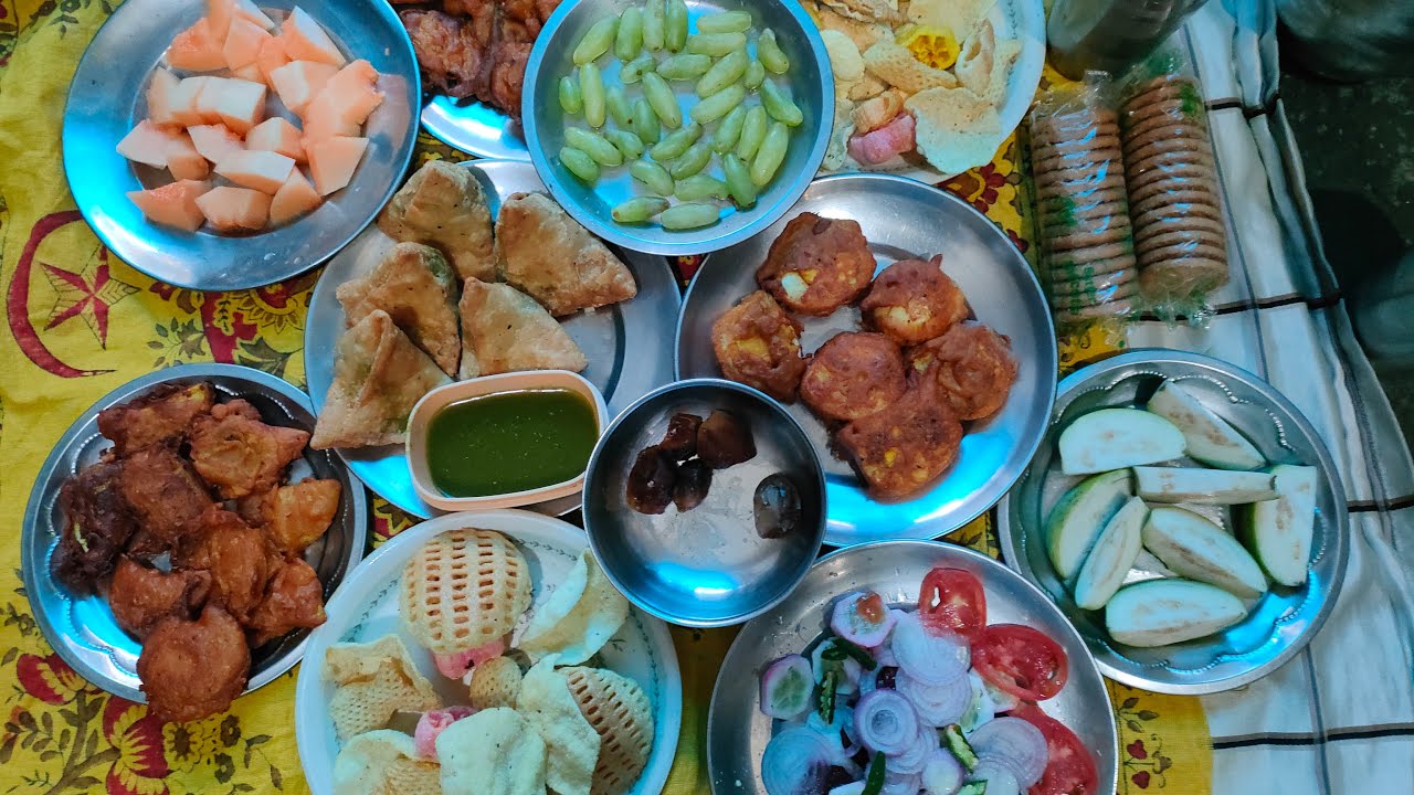 रमजान का आज 10th अफ्तारी के लिए हम अपने पूरे फैमिली के साथ अफ्तारी के लिए बैठे हैं🤲 Roja Mubarak  🌹