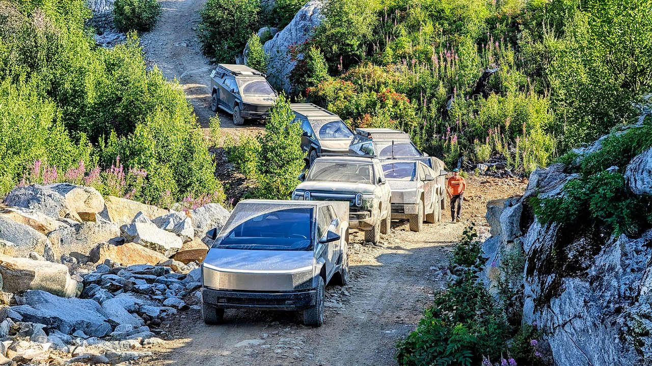 По бездорожью с 6 Tesla Cybertruck и 1 Rivian