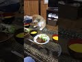 おすそわけを断られて疑問の表情を浮かべる子犬