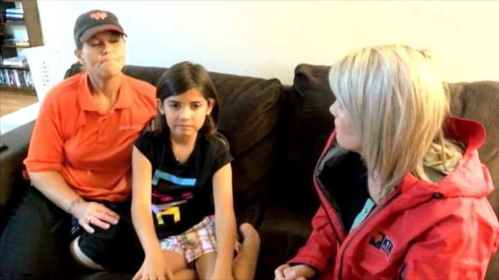 An 8-year-old child calls 911 to help save her mother.