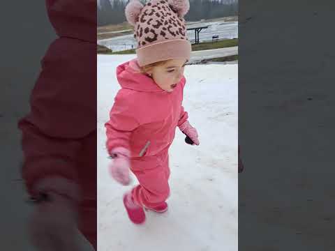 running away 🏃‍♀️ snow fun