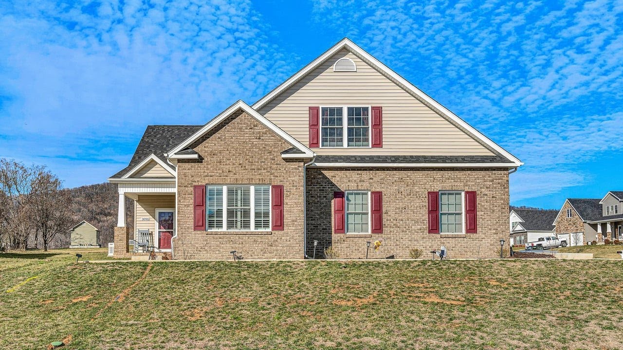 3090 Adam Dr, Vinton, VA