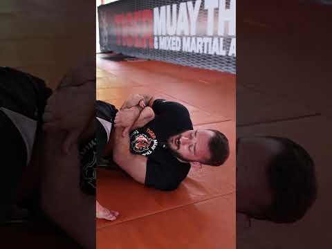 No-gi BJJ technique: knee on belly escape to heel hook