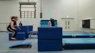 Zweefhurksprong Zijaanzicht Procesvideo 2 Turnen3