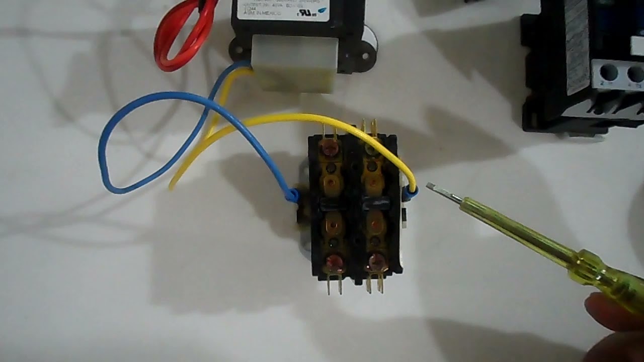 Contactor con bobina a 24 voltios