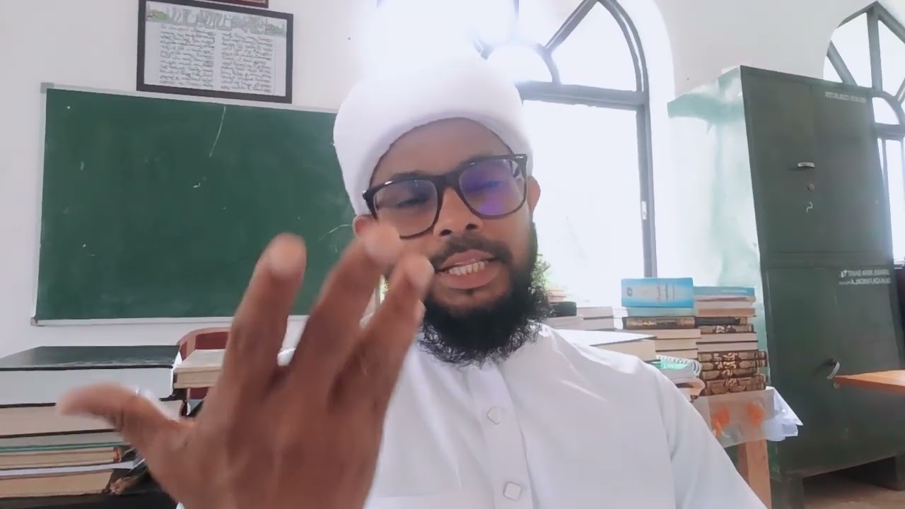 محمد بشر لاكالبشر بل هو ياقوت بين الحجر  ಇಪ್ಪತ್ತು ನಿಮಿಷ ಗಳಲ್ಲಿ ಇಪ್ಪತ್ತು ವಿಶೇಷತೆಗಳು. AHSANI THODAR 