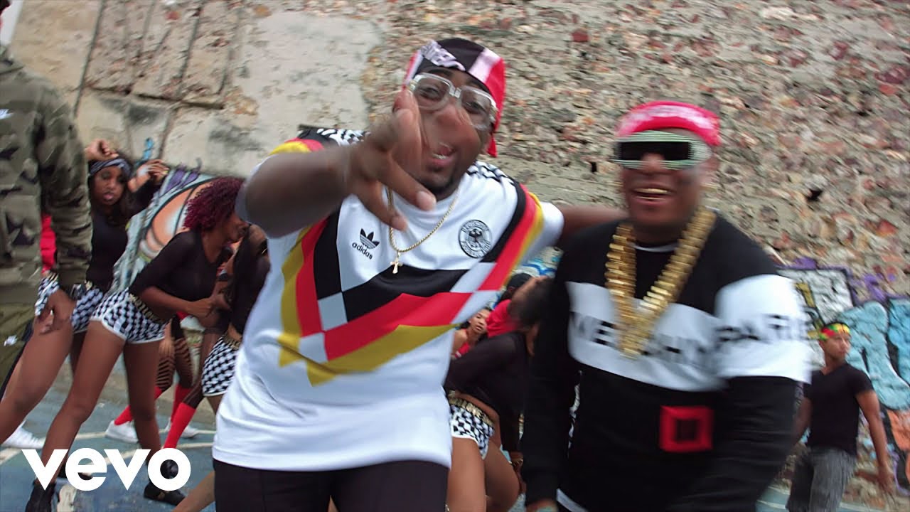 Bobo Feat. Real Phantom, Japanese y Livity Crew - Tic it and tac (Remix) (Video Oficial) Bobo Feat. Real Phantom, Japanese y Livity Crew - Tic it and tac (Remix) (Video Oficial)
