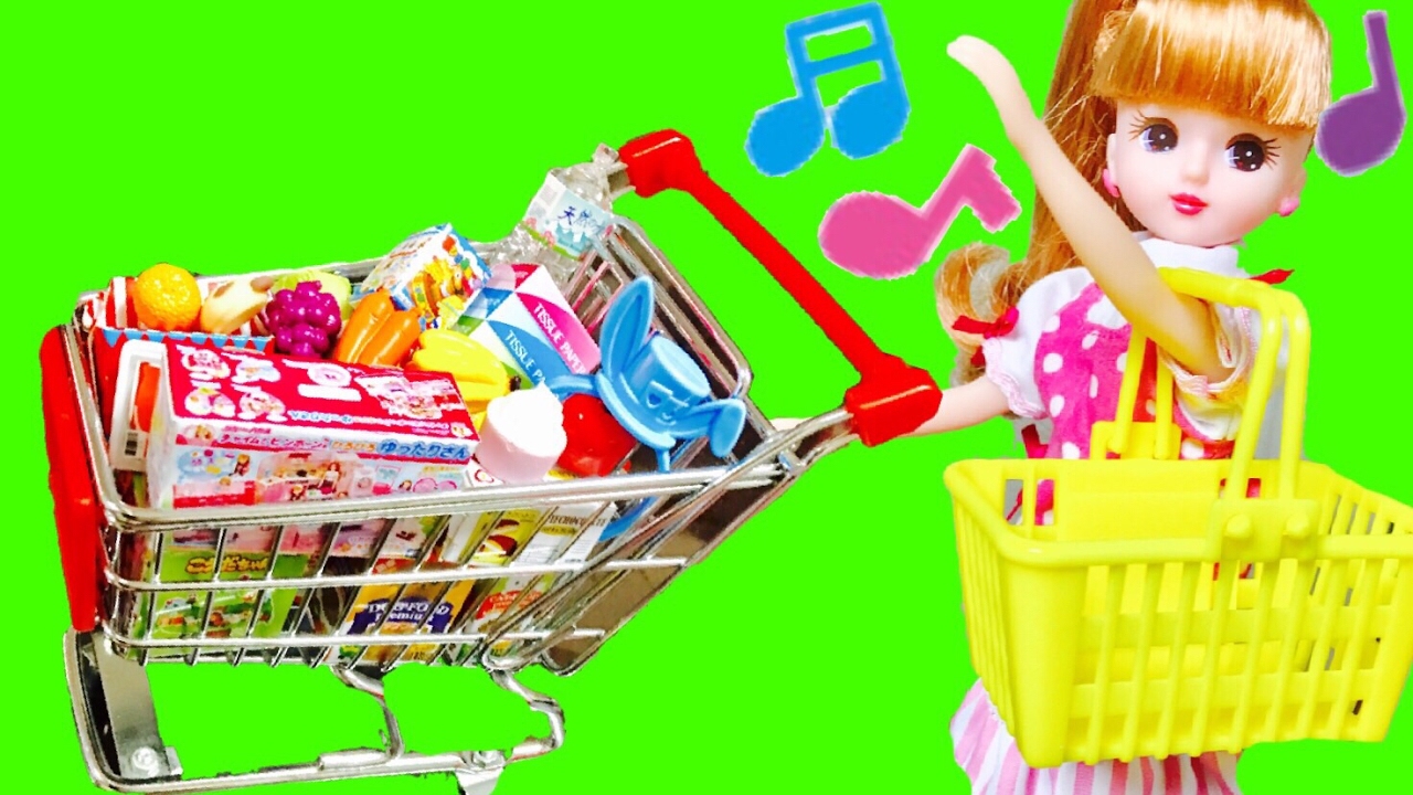 リカちゃん ショッピングモールへお買い物ごっこ❤ ショッピングカートはおもちゃのお菓子やごはんでいっぱい! ミキちゃんマキちゃんと車で行こう♪ エスカレーター