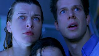 Licker Invade Laboratório | Resident Evil: O Hóspede Maldito (2002)