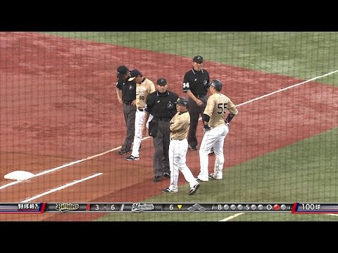 【プロ野球パ】懸命のダッシュも･･･T-岡田のアウト判定に森脇監督ベンチ飛び出す!! 2015/05/23 Bs-M