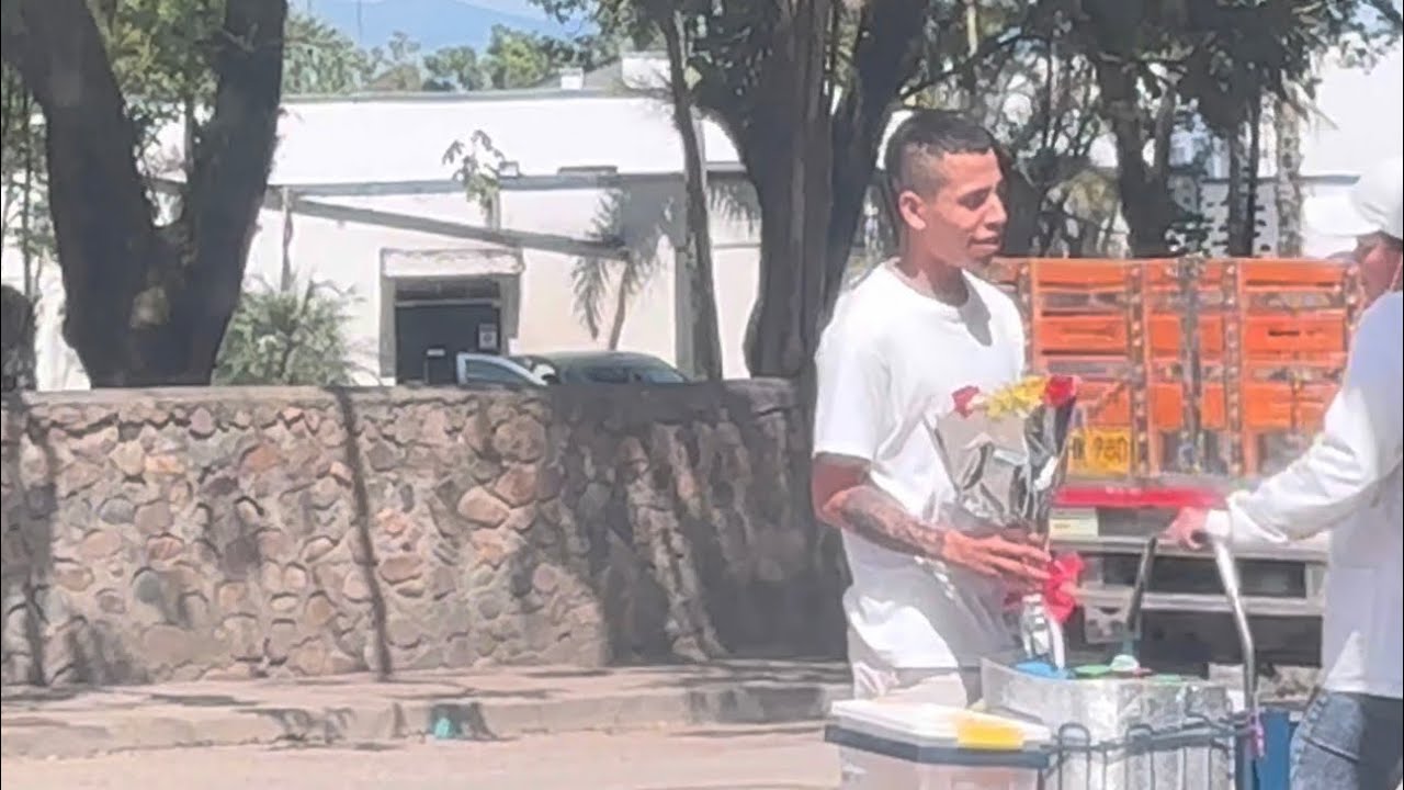 Me enamore de una vendedora ambulante🥹