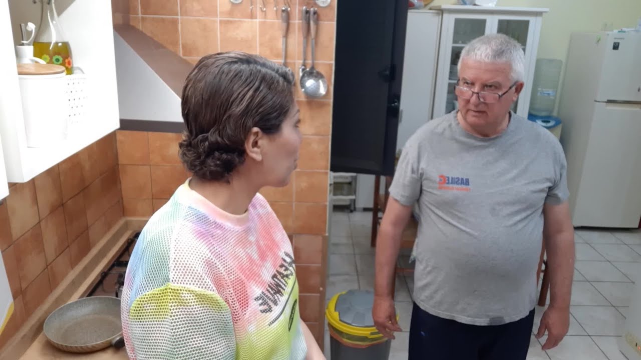 10 سنين انا في ايطاليا وفي الاخير سمعو اشن قال راجلي/اول خرجة/ جيل طبيعي