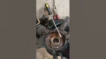 Rusted Wheelbearing retainer clip removal 2001-2003 prius