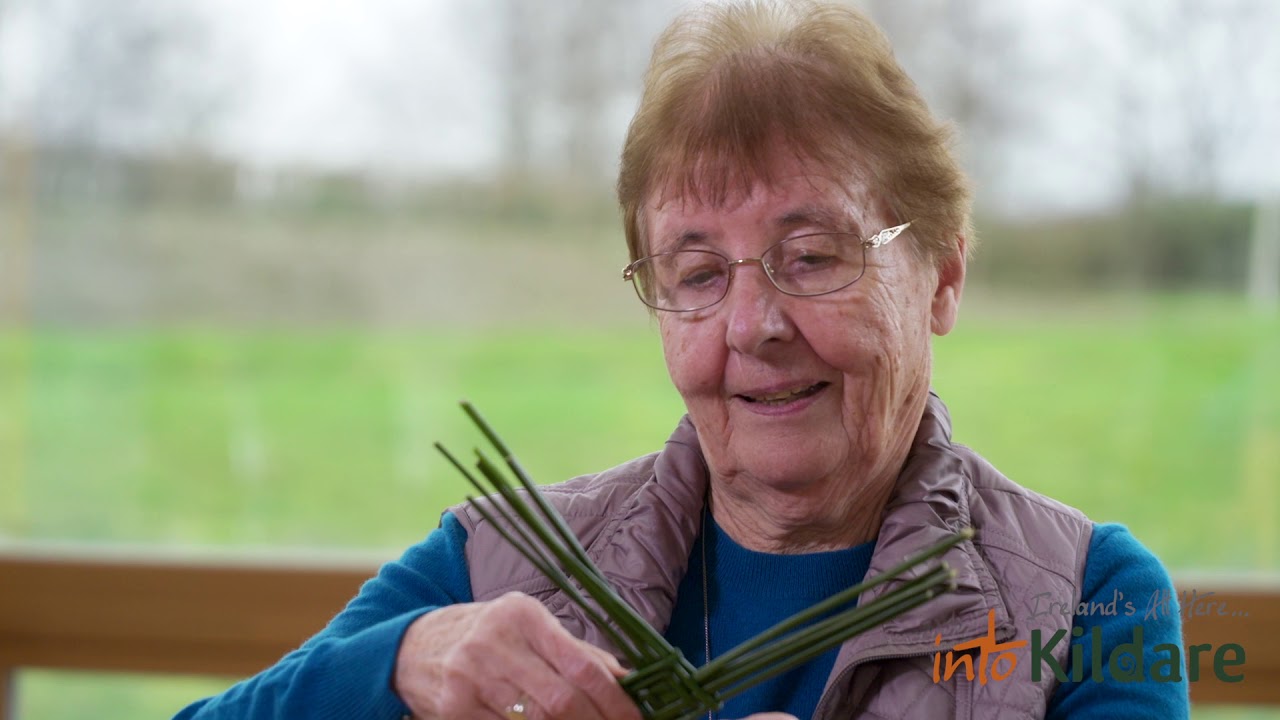 How To Make A St Brigid's Cross - YouTube