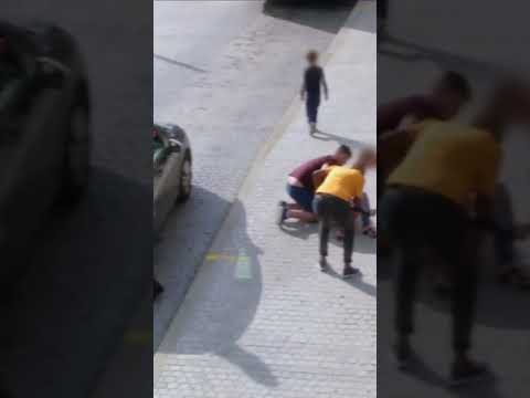Vidéo: Femme Accouche Dans Une Rue