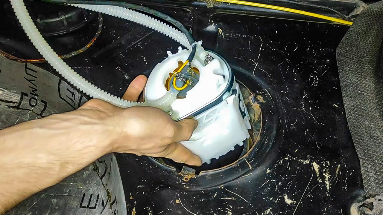 Замена топливного насоса! Теперь всё как положено | Golf 3