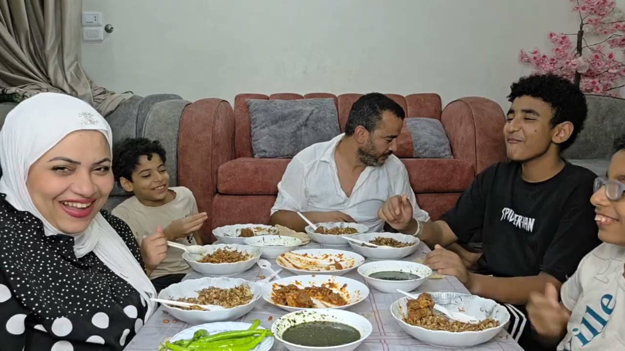 مش هرد عليكوا في اللي انتم بتقولوه اسمعوا مني اخر الكلام ع الموضوع ده لمتنا مع العيله على احلى سفره